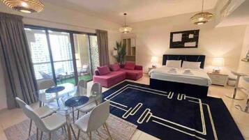 Iron/ironing board, WiFi, bed sheets