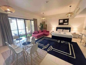 Iron/ironing board, WiFi, bed sheets - Charming Spacious Studio at the heart of JBR (Dubai)