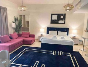 Iron/ironing board, WiFi, bed sheets - Charming Spacious Studio at the heart of JBR (Dubai)
