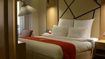 Classic Double Room | Minibar, in-room safe, desk, laptop workspace