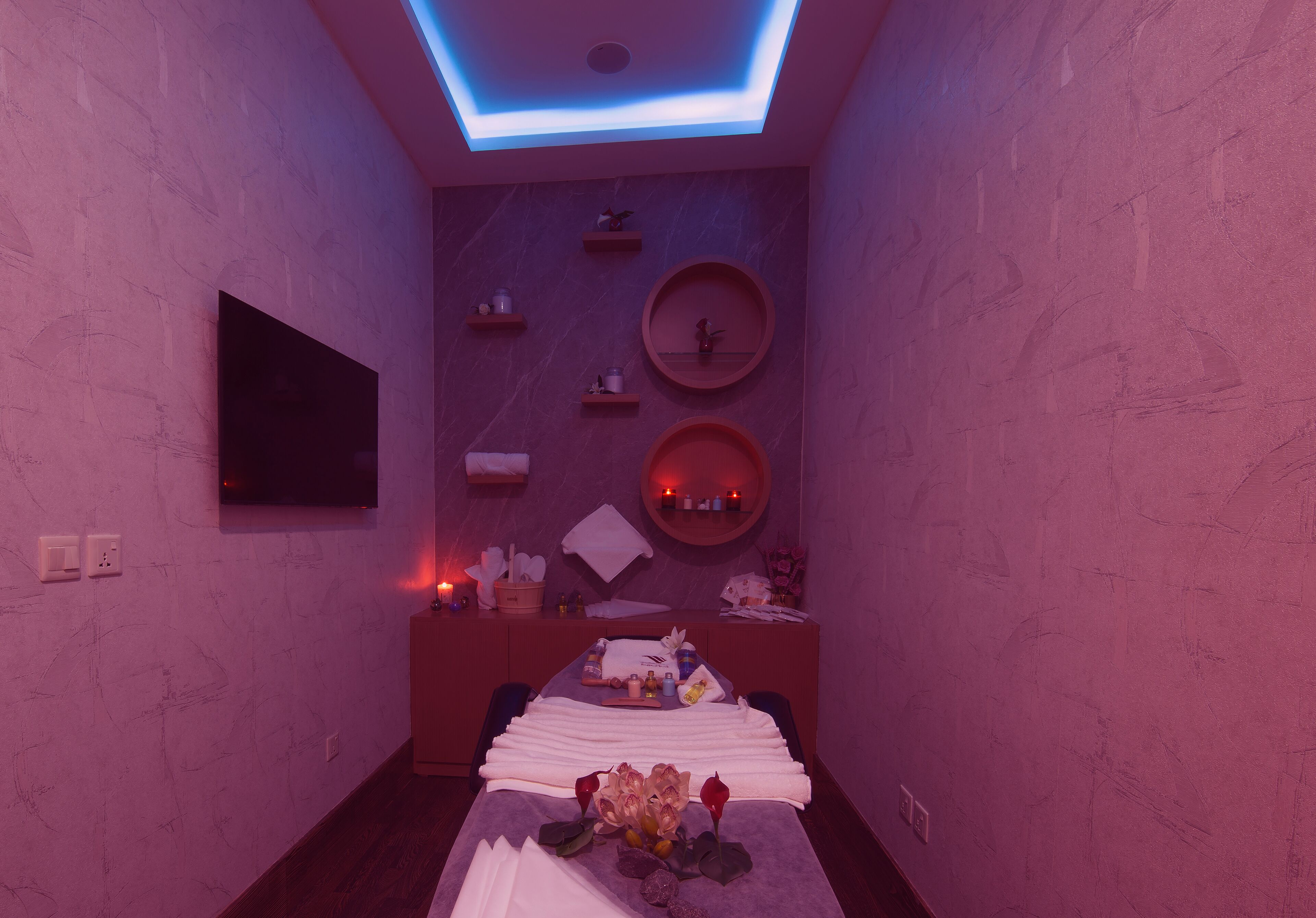 Sauna, buhar odası, masaj hizmeti 