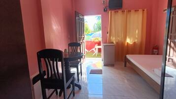 Standaard kamer | Een bureau, extra bedden (toeslag), beddengoed