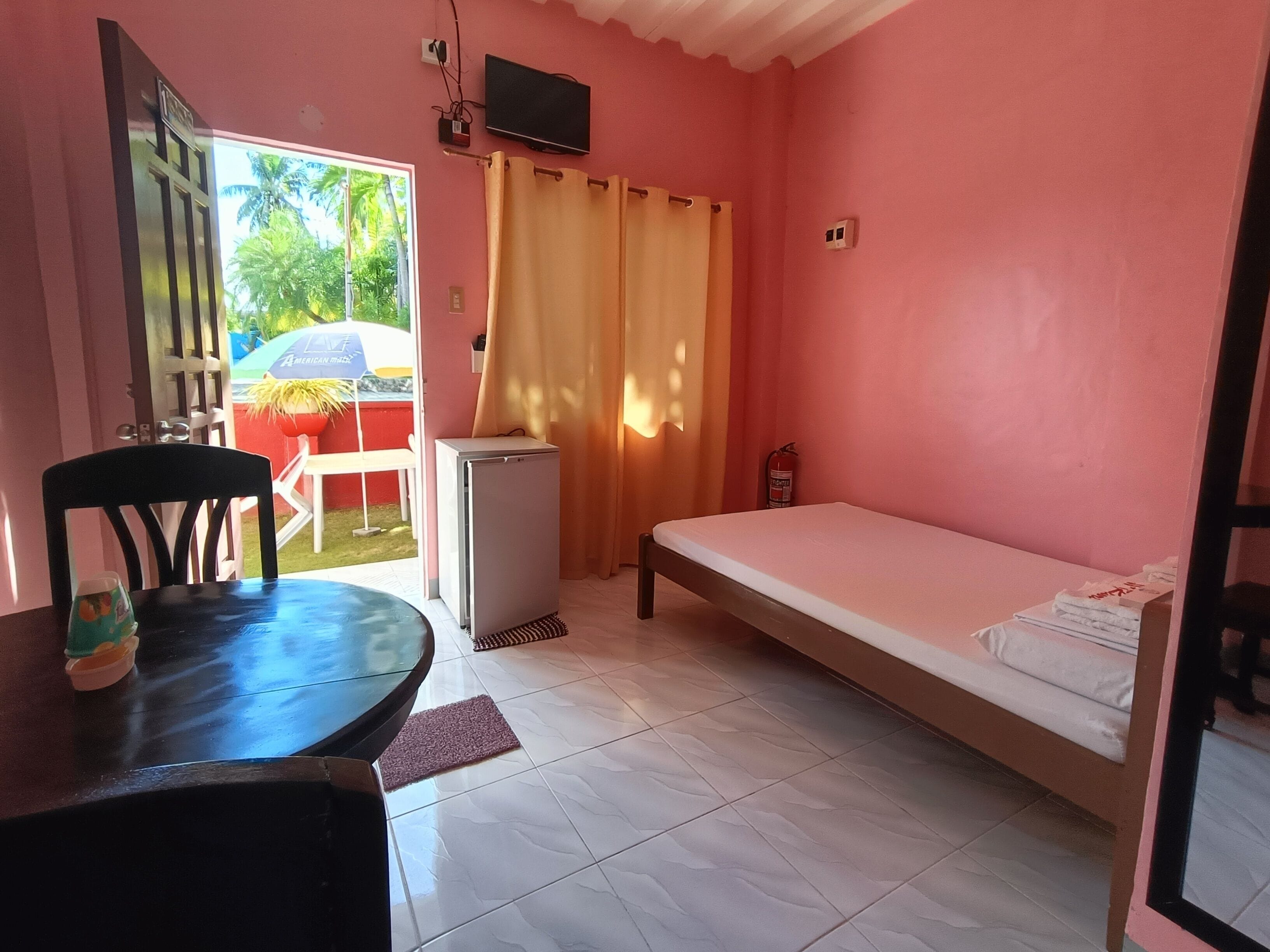 标准房 | 办公桌、折叠床/加床（额外收费）、床单