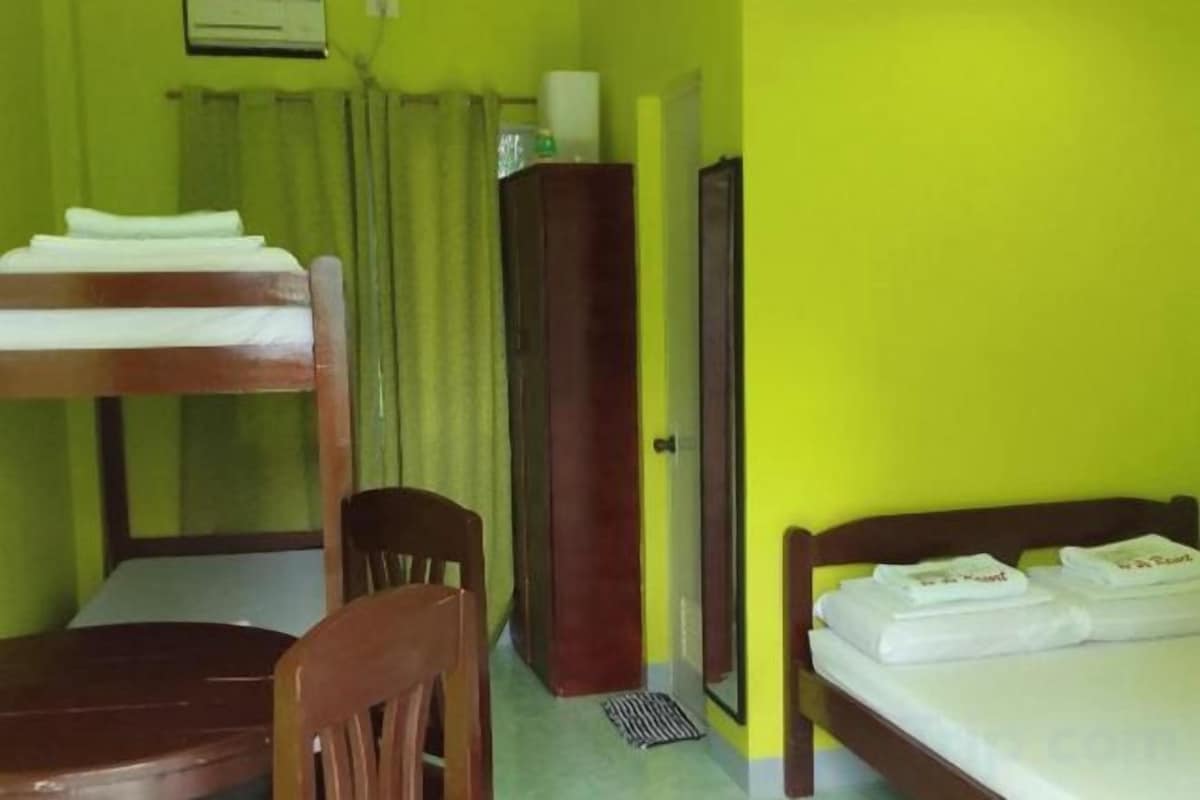 Desk, rollaway beds (surcharge), bed sheets