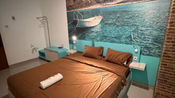 Premier tweepersoonskamer | Een bureau, gratis wifi, beddengoed