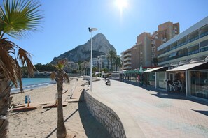 On the beach, beach towels - Apartamento Frentemar 1 by Costa CarpeDiem (Calpe)