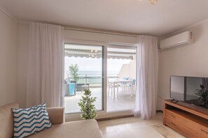 TV, fireplace - Apartamento Frentemar 1 by Costa CarpeDiem (Calpe)