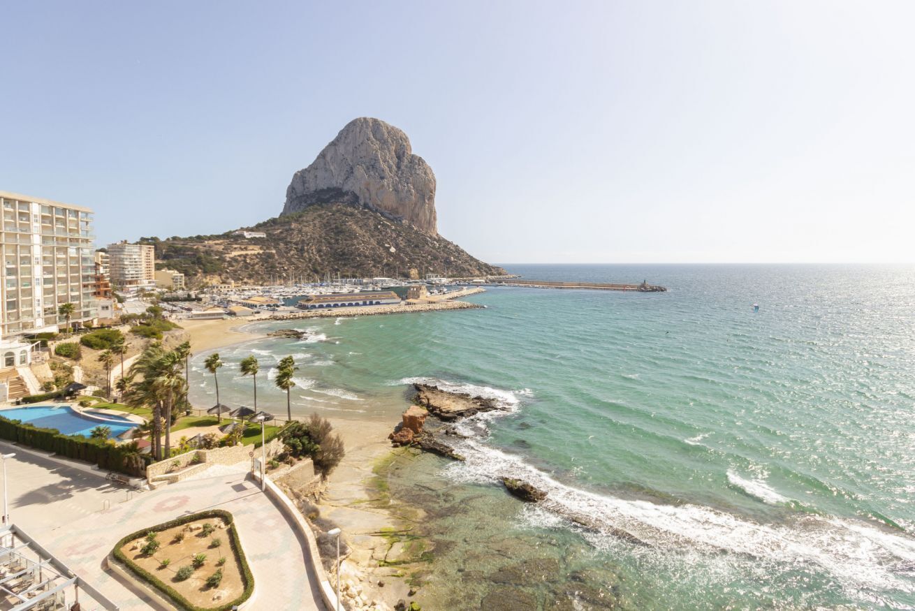 En la playa y toallas de playa 