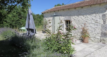 Peaceful stone cottage set among rolling fields and hills. Restful and relaxing