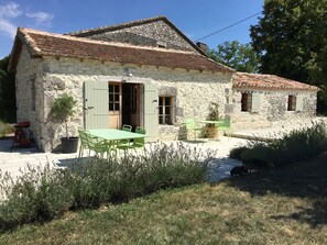 屋外ダイニングエリア