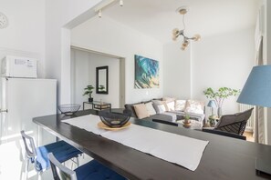 Living area - Seafront Apartment in Piraeus (Pireas)