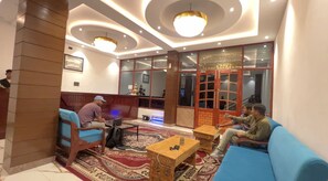 Lobby sitting area - Hotel Maryul Kargil (Kargil)