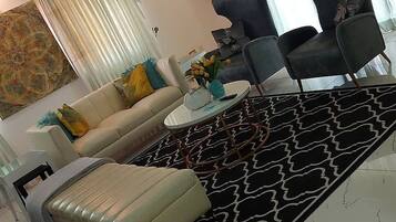 Executive Room | In-room safe, desk, free WiFi