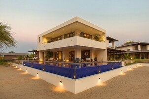 总统顶层房 | 迷你吧、客房内保险箱、办公桌、笔记本电脑工作区