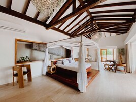 总统顶层房 | 迷你吧、客房内保险箱、办公桌、笔记本电脑工作区