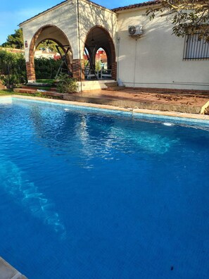 Outdoor pool, a heated pool - Alleinstehende Villa mit Pool-finca Gabriela (Valencia)