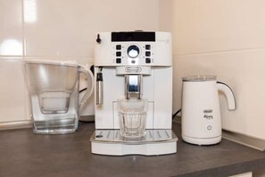 Kaffee und/oder Kaffeemaschine