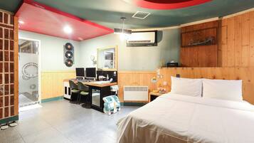 Deluxe | Free WiFi, bed sheets