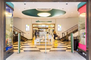 Apartment | Miscellaneous - Central London - 2 Beds - Sleeps 4 - Lift (London)