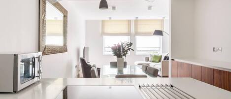 アパートメント | 専用キッチン | 冷蔵庫、電子レンジ、オーブン、コンロ