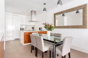 Apartment | Dining - Central London - 2 Beds - Sleeps 4 - Lift (London)