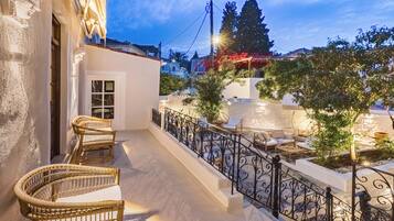 Dobbelt- eller tomannsrom – superior, terrasse | Terrasse/patio
