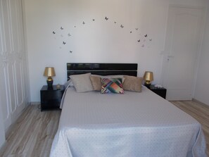 3 bedrooms, iron/ironing board, travel cot, free WiFi