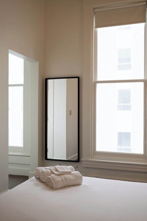 1 bedroom, iron/ironing board, WiFi, bed sheets - Historic Charm, Walkable Entertainment, King Bed (Louisville)