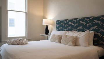 1 habitación, tabla de planchar con plancha, wifi y ropa de cama