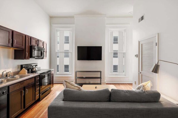 Interior - Historic Charm, Walkable Entertainment, King Bed (Louisville)