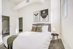 2 Schlafzimmer, Schreibtisch, Bügeleisen/Bügelbrett, WLAN