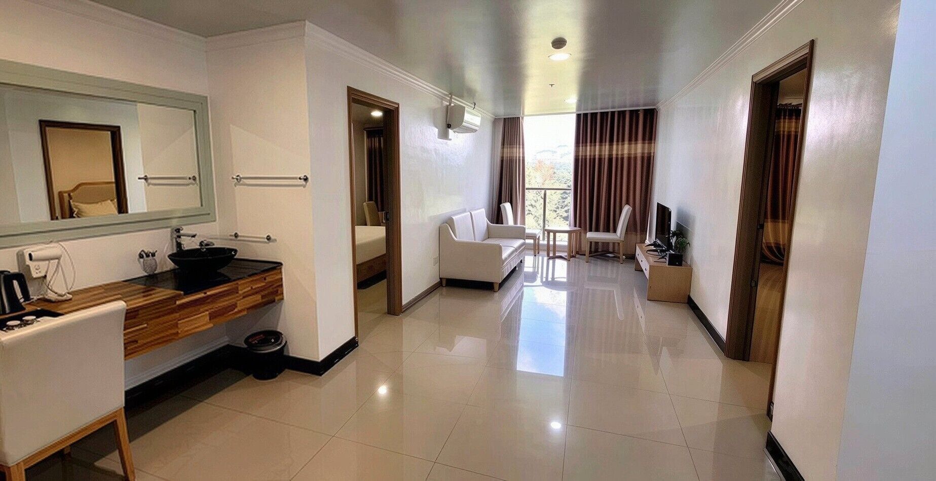 Habitación Deluxe doble, 2 habitaciones, vistas a la piscina | Sábanas de algodón egipcio y ropa de cama de alta calidad
