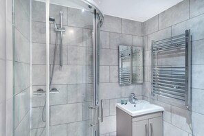 Doccia, asciugacapelli, asciugamani