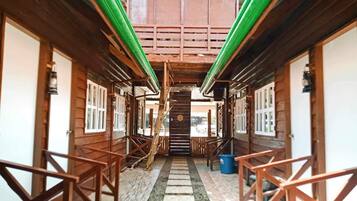 ํ
๋ผ์ค/ํํฐ์ค