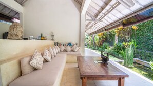 Villa, 2 chambres, fumeur, piscine privée | Aire de séjour