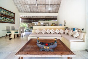 别墅, 2 间卧室, 吸烟房, 私人游泳池 | 起居区