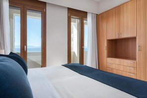 6 bedrooms, in-room safe, desk, iron/ironing board