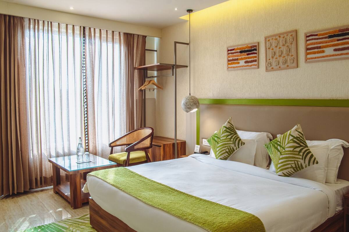 Kamar Eksekutif | Seprai premium, busa memori, meja kerja, dan ruang kerja ramah laptop