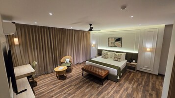 Habitación de lujo | Ropa de cama de alta calidad, colchones viscoelásticos, escritorio