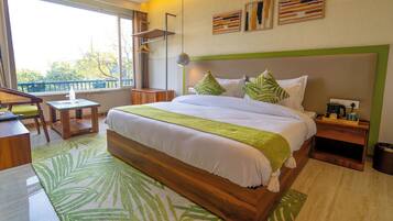 Executive Room | Premium bedding, memory-foam beds, desk, laptop workspace