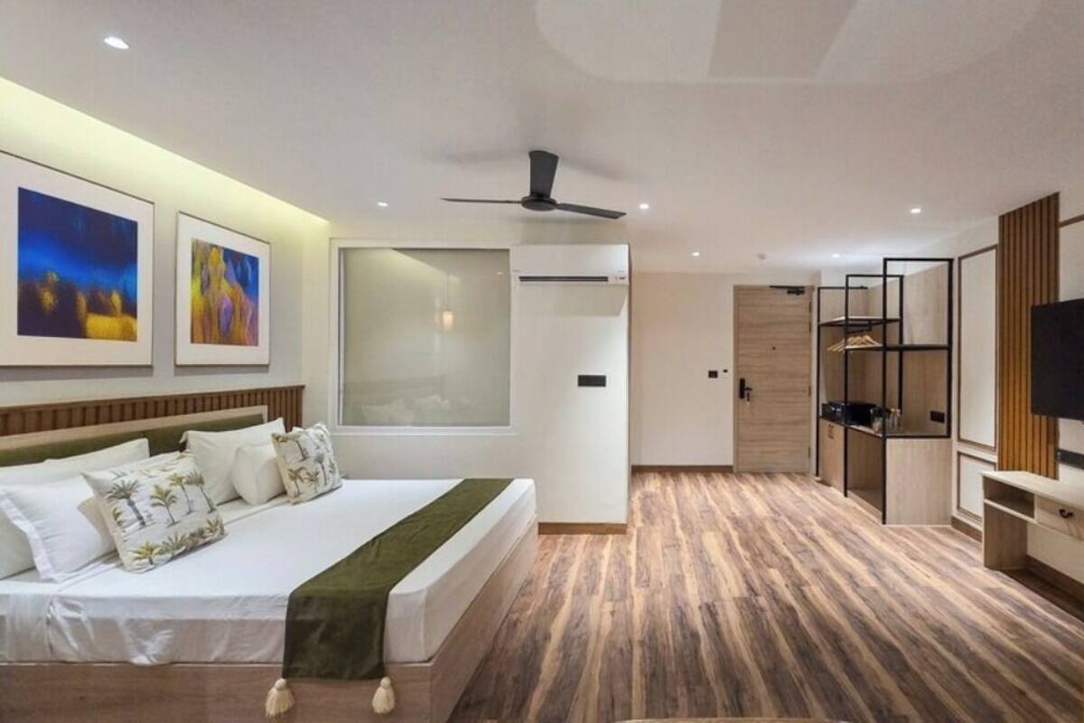 Kamar Eksklusif | Seprai premium, busa memori, meja kerja, dan ruang kerja ramah laptop