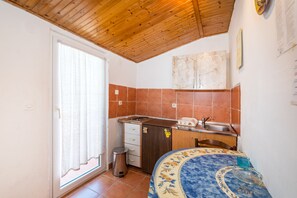 Private kitchen - Ivica Studio Apartment (Novalja)