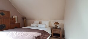 5 chambres, fer et planche à repasser, accès au Wi-Fi (inclus)