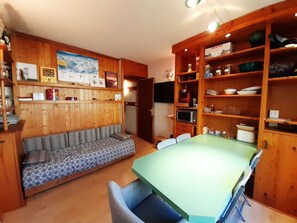 Interior - Cozy Studio Sleeps 4 with Balcony, Elevator, Ski Locker - Piau Engaly (Piau-Engaly)