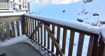 Cozy Studio Sleeps 4 with Balcony, Elevator, Ski Locker - Piau Engaly