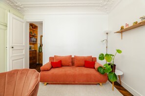 TV, offices - Star of Saint-Lazare, by Veeve (Paris)