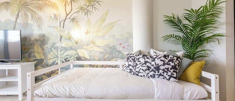 Iron/ironing board, travel cot, WiFi, bed sheets
