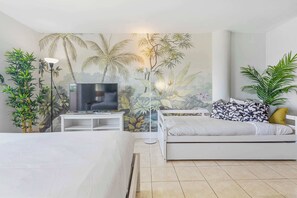 Iron/ironing board, travel crib, WiFi, bed sheets
