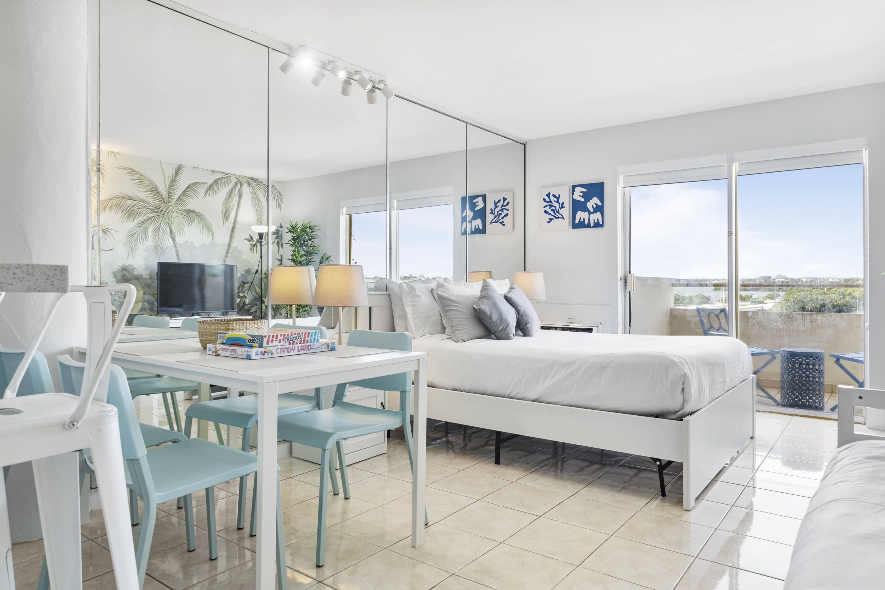 Fer et planche à repasser, lit parapluie, Wi-Fi, draps fournis