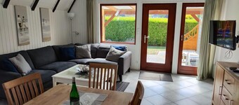 6 person vacation home with 4 bedrooms, infrared cabin, with a view of the Weltschiffahrtsweg in Otterndorf